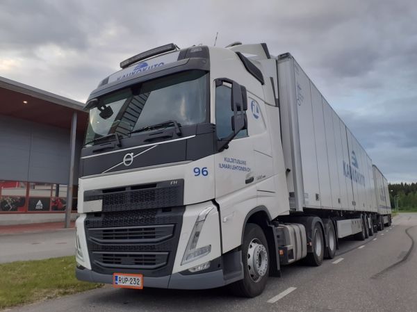 Kuljetusliike I Lehtosen Volvo FH500
Kaukokiidon ajossa oleva Kuljetusliike I Lehtonen Oy:n Volvo FH500 hct-yhdistelmä.
Avainsanat: Lehtonen Kaukokiito Volvo FH500 Hirvaskangas 96 Hct