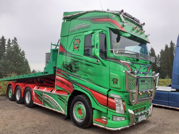 Kauppilan Autohajottamon Volvo FH540
Kauppilan Autohajottamo Oy:n Volvo FH540 vaihtolava-auto.
Avainsanat: Kauppila KAH-Trucks Volvo FH540 Tahko24