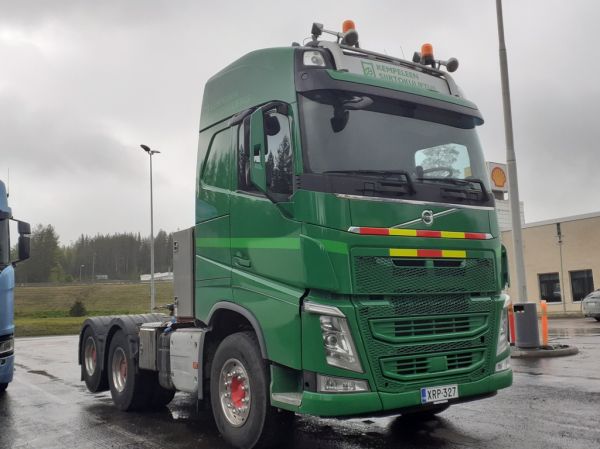 Kempeleen Siirtokuljetuksen Volvo FH
Kempeleen Siirtokuljetuksen Volvo FH rekkaveturi.
Avainsanat: Kempeleen Siirtokuljetus Volvo FH Shell Hirvaskangas