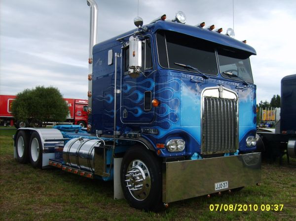 Kenworth
Kenworth rekkaveturi.
Avainsanat: Kenworth Alahärmä2010