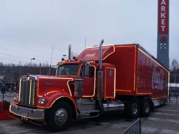 Coca-Cola Joulurekka
Coca-Colan Joulurekka Jyväskylässä 15.12.2018.
Avainsanat: Coca-Cola Joulurekka Kenworth Joulupukki