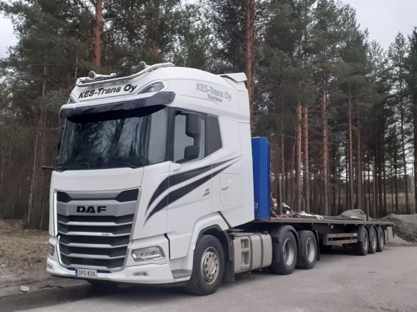 Kes-Transin DAF XG+
Kes-Trans Oy:n DAF XG+ puoliperävaunuyhdistelmä.
Avainsanat: Kes-Trans DAF XG+ Shell Hirvaskangas
