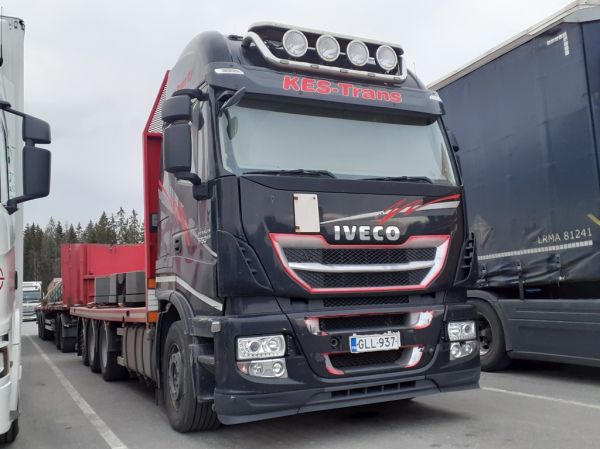 Kes-Transin Iveco Stralis 560
Kes-Trans Oy:n Iveco Stralis 560 täysperävaunuyhdistelmä.
Avainsanat: Kes-Trans Iveco Stralis 560 ABC Hirvaskangas