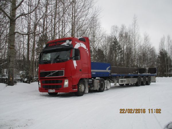 Kes-Transin Volvo FH12
Kes-Trans Oy:n Volvo FH12 puoliperävaunuyhdistelmä.
Avainsanat: Kes-Trans Volvo FH12 Neste