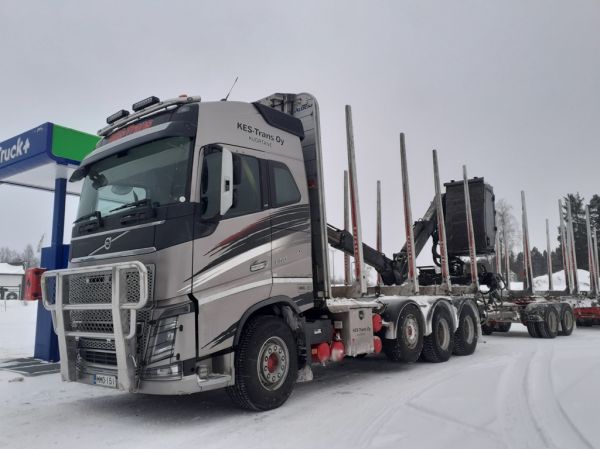 Kes-Transin Volvo FH16
Kes-Trans Oy:n Volvo FH16 puutavarayhdistelmä.
Avainsanat: Kes-Trans Volvo FH16 Neste