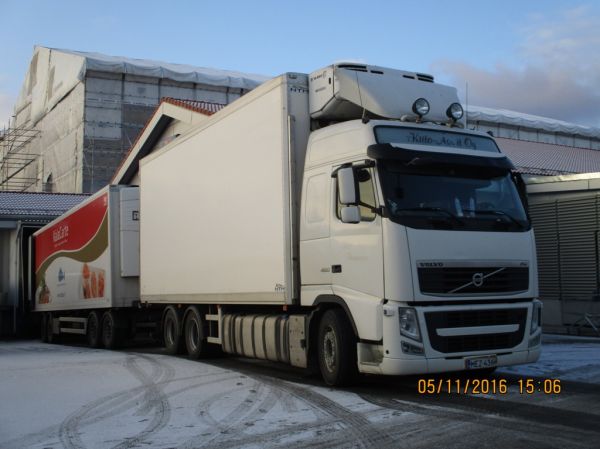 Kiito-Ässien Volvo FH460
 Kiito-Ässät Oy:n Volvo FH460 täysperävaunuyhdistelmä.
Avainsanat: Kaukokiito /Kiito-Ässät Volvo FH460 Kalacarte Lidl