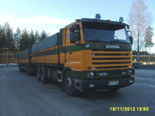 Kuljetusliike H Kilpisen Scania 143H 
Kuljetusliike H Kilpinen Ky:n Scania 143H täysperävaunuyhdistelmä.
Avainsanat: Kilpinen Scania 143H Shell Hirvaskangas