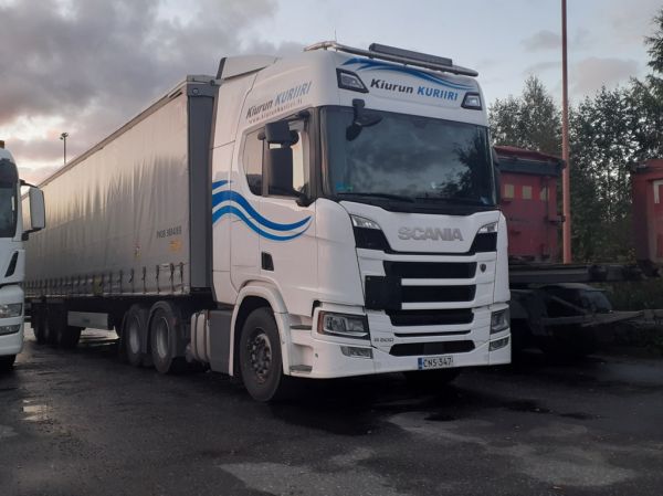 Klikkaa kuvaa nähdäksesi se täysikokoisena
==============
Kiurun Kuriirin Scania R500
Kiurun Kuriirin Scania R500 puoliperävaunuyhdistelmä.
Avainsanat: Kiurun Kuriiri Scania R500 ABC Hirvaskangas Kiurun Kuriirin Scania R500
Kiurun Kuriirin Scania R500 puoliperävaunuyhdistelmä.
Avainsanat: Kiurun Kuriiri Scania R500 ABC Hirvaskangas