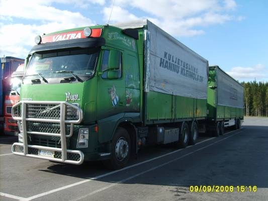 Kuljetusliike H Kleimolan Volvo FH12
Kuljetusliike H Kleimola Oy:n Volvo FH12 täysperävaunuyhdistelmä.
Avainsanat: Kleimola Volvo FH12 ABC Hirvaskangas Hupu