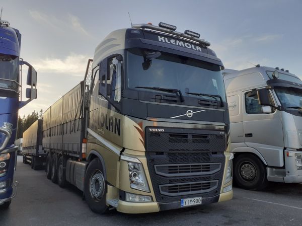 Klemolan Betonin Volvo FH
Klemolan Betoni Oy:n Volvo FH täysperävaunuyhdistelmä.
Avainsanat: Klemola Volvo FH ABC Hirvaskangas 4