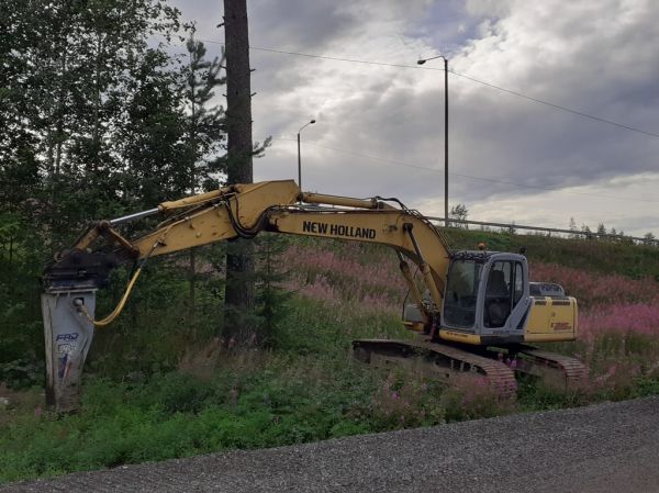 Kobelco New Holland E215B 
Kobelco New Holland E215B telakaivinkone.
Avainsanat: Kobelco New Holland E215B