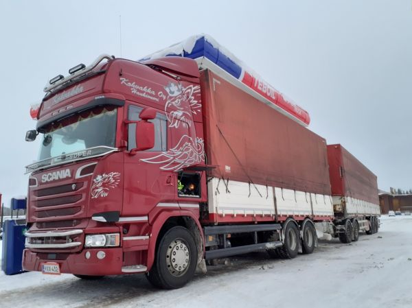 Kohvakan Scania R560
Kohvakka Oy:n Scania R560 täysperävaunuyhdistelmä.
Avainsanat: Kohvakka Scania R620 ABC Hirvaskangas