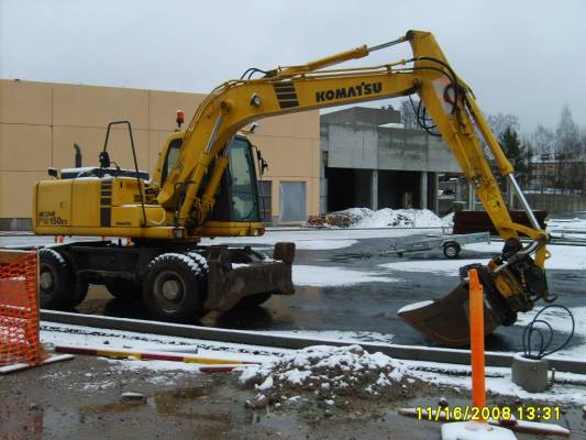 Maanrakennus Tourusen Komatsu PW 150 ES 
Maanrakennus Tourunen Oy:n Komatsu PW 150 ES kaivinkone.
Avainsanat: Tourunen Komatsu PW 150 ES