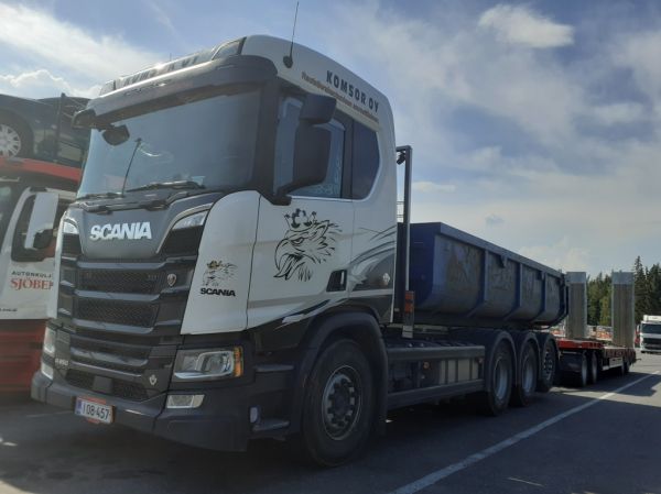 Komsorin Scania R650
Komsor Oy:n Scania R650 täysperävaunuyhdistelmä.
Avainsanat: Komsor Scania R650 ABC Hirvaskangas