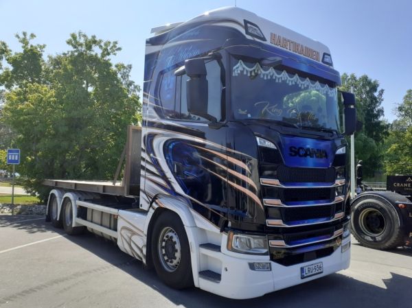 Kone ja Työpalvelu A Hartikaisen Scania
Kone ja Työpalvelu A Hartikainen Ky:n Scania vaihtolava-auto.
Avainsanat: Hartikainen Scania Viitasaari23