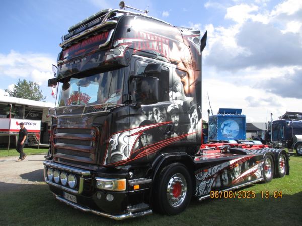 Koneistus Kuismasen Scania R620
Koneistus Kuismasen Scania R620 "Irwin" rekkaveturi.
Avainsanat: Kuismanen Scania R620 Irwin Alahärmä25