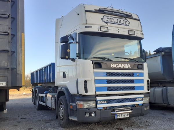 Konepalvelu JaJen Scania 124
Konepalvelu JaJen Scania 124 vaihtolava-auto.
Avainsanat: JaJe Scania 124 Hirvaskangas