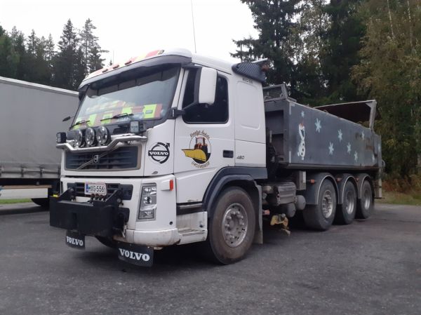Konetyö Änkilän Volvo FM480
Konetyö Änkilä Oy:n FM480 sora-auto.
Avainsanat: Änkilä Volvo FM480 ABC Hirvaskangas