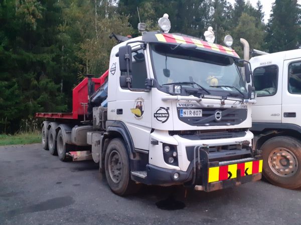 Konetyö Änkilän Volvo FMX420
Konetyö Änkilä Oy:n nosturilla varustettu Volvo FMX420 vaihtolava-auto.
Avainsanat: Änkilä Volvo FMX420 ABC Hirvaskangas