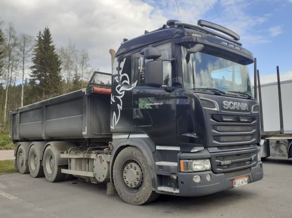 Konetyö ja Kuljetus Kaasalaisen Scania R620
Konetyö ja Kuljetus Kaasalainen Oy:n Scania R620 sora-auto.
Avainsanat: Kaasalainen Scania R620