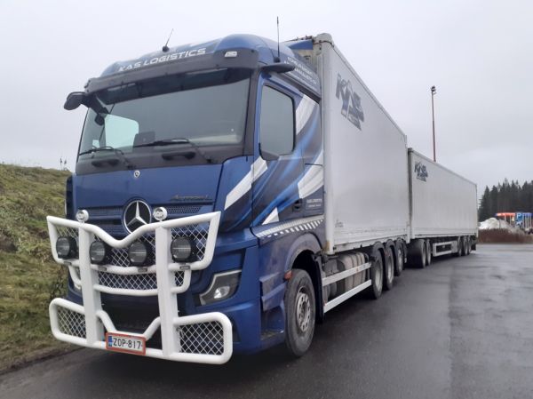 Koneurakointi A Sammaliston MB Actros L
Koneurakointi A Sammalisto Oy:n MB Actros L hakeyhdistelmä.
Avainsanat: Sammalisto KAS MB ActrosL ABC Hirvaskangas