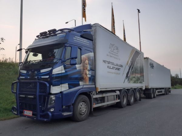 Koneurakointi A Sammaliston Volvo FH16
Koneurakointi A Sammalisto Oy:n Volvo FH16 hakeyhdistelmä.
Avainsanat: Sammalisto KAS Volvo FH16 ABC Hirvaskangas