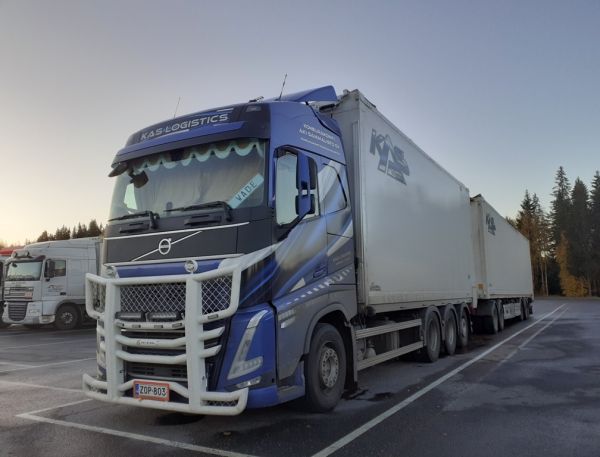 Koneurakointi A Sammaliston Volvo FH
Koneurakointi A Sammalisto Oy:n Volvo FH hakeyhdistelmä.
Avainsanat: Sammalisto KAS Volvo FH ABC Hirvaskangas Wade