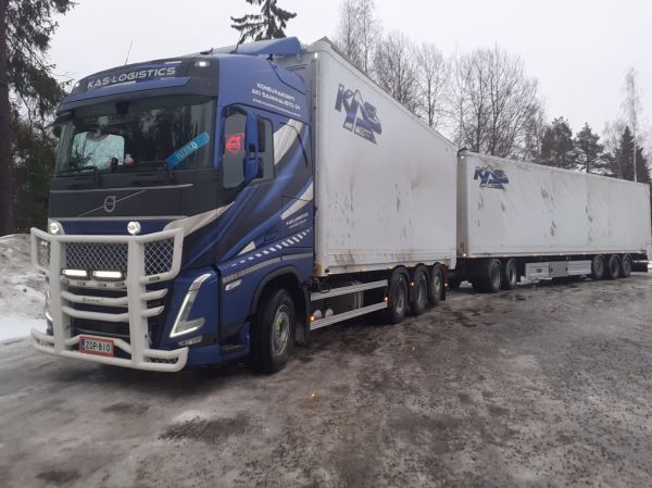 Koneurakointi A Sammaliston Volvo FH
Koneurakointi A Sammalisto Oy:n Volvo FH hakeyhdistelmä.
Avainsanat: Sammalisto KAS Volvo FH Mikko