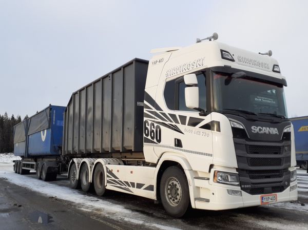 Koneurakointi Hirvikosken Scania R660
Koneurakointi Hirvikoski Oy:n Scania R660 täysperävaunuyhdistelmä.
Avainsanat: Hirvikoski Scania R660 ABC Hirvaskangas