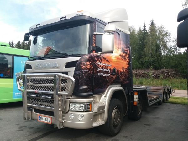 Koneurakointi Järvisen Scania G490
Koneurakointi Järvinen Ky:n Scania G490 koneenkuljetusauto.
Avainsanat: Järvinen Scania G490