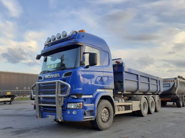 Koneurakointi Kovasen Scania R580
Koneurakointi Kovasen Scania R580 sora-auto.
Avainsanat: Kovanen Scania R580