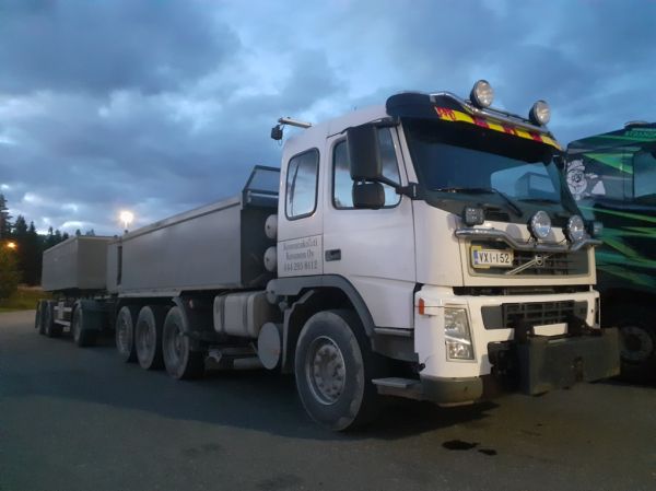 Koneurakointi Kovasen Volvo FM
Koneurakointi Kovasen Volvo FM sora-auto.
Avainsanat: Kovanen Volvo FM ABC Hirvaskangas