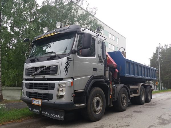 Koneurakointi Laitinen&Väänäsen Volvo FM440
Koneurakointi Laitinen&Väänänen Oy:n nosturilla varustettu Volvo FM440 vaihtolava-auto.
Avainsanat: Laitinen&Väänänen Volvo FM440