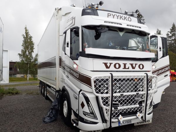 Klikkaa kuvaa nähdäksesi se täysikokoisena
==============
Koneurakointi Pyykön Volvo FH16
Koneurakointi Pyykkö Oy:n Volvo FH16 turveauto.
Avainsanat: Pyykkö Volvo FH16 Tahko26 Koneurakointi Pyykön Volvo FH16
Koneurakointi Pyykkö Oy:n Volvo FH16 turveauto.
Avainsanat: Pyykkö Volvo FH16 Tahko26