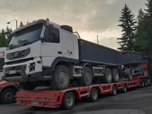 Koneurakointi Riskilän Volvo FMX500
Koneurakointi Riskilä Oy:n Volvo FMX500 sorayhdistelmä.
Avainsanat: Riskilä Volvo FMX500 ABC Hirvaskangas