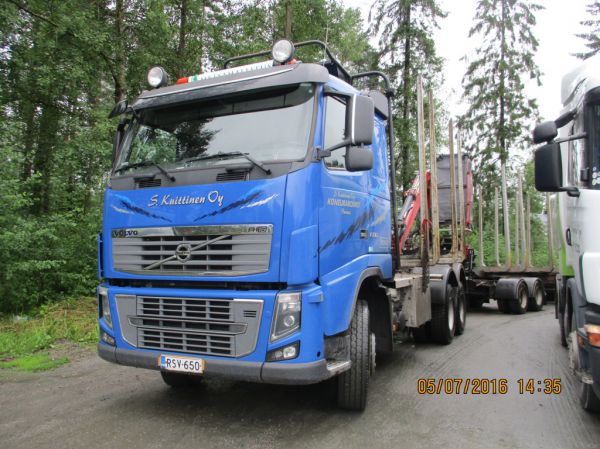 Koneurakointi S Kuittisen Volvo FH16
Koneurakointi S Kuittinen Oy:n Volvo FH16 puutavarayhdistelmä.
Avainsanat: Kuittinen Volvo FH16