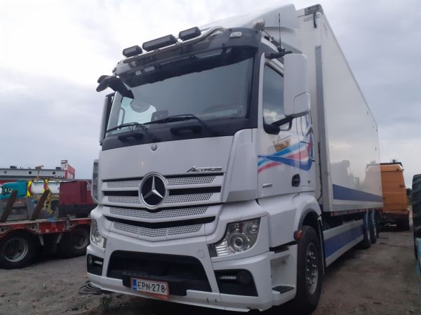 Koneurakointi Viitasen MB 2551 Actros
Koneurakointi Viitanen Oy:n MB 2551 Actros huoltoauto.
Avainsanat: Viitanen MB 2551 Actros Hirvaskangas