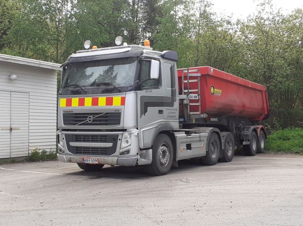 Koneyhtymä J Jokisen Volvo FH500
Koneyhtymä J Jokisen Volvo FH500 sorapuolikas.
Avainsanat: Jokinen Volvo FH500 Shell Hirvaskangas