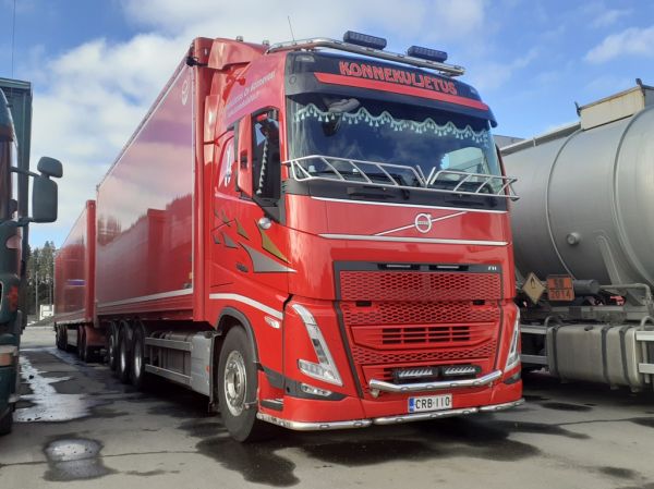 Konnekuljetuksen Volvo FH
Konnekuljetus Oy:n Volvo FH hakeyhdistelmä.
Avainsanat: Konnekuljetus Volvo FH ABC Hirvaskangas