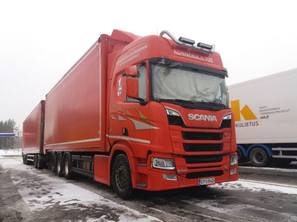 Konnekuljetuksen Scania R650
Konnekuljetus Oy:n Scania R650 hakeyhdistelmä
Avainsanat: Konnekuljetus Scania R650 ABC Hirvaskangas