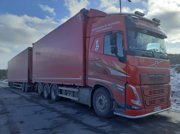 Konnekuljetuksen Volvo FH
Konnekuljetus Oy:n Volvo FH hakeyhdistelmä.
Avainsanat: Konnekuljetus Volvo FH ABC Hirvaskangas Kaasuauto