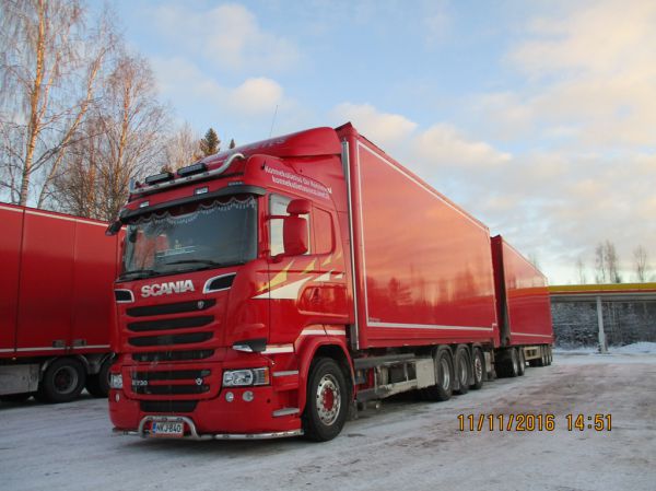 Konnekuljetuksen Scania R730
Konnekuljetus Oy:n Scania R730 hakeyhdistelmä
Avainsanat: Konnekuljetus Scania R730 Shell Hirvaskangas