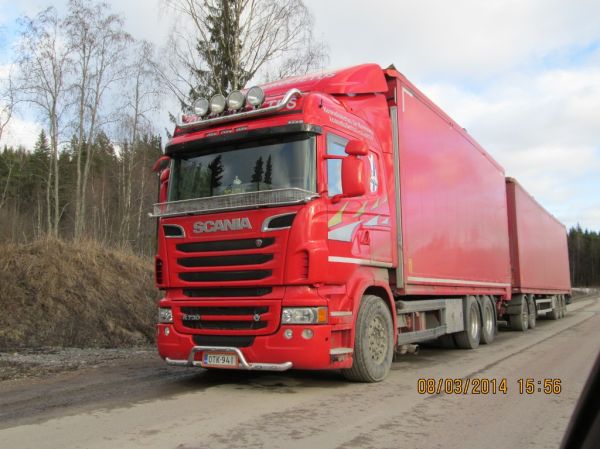 Konnekuljetuksen Scania R730
Konnekuljetus Oy:n Scania R730 hakeyhdistelmä.
Avainsanat: Konnekuljetus Scania R730