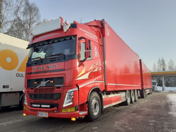 Konnekuljetuksen Volvo F10
Konnekuljetus Oy:n Volvo "F10" hakeyhdistelmä.
Avainsanat: Konnekuljetus Volvo F10 Shell Hirvaskangas