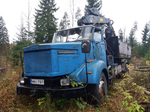 Kontio-Sisu
Nosturilla varustettu Kontio-Sisu vaihtolava-auto.
Avainsanat: Kontio-Sisu