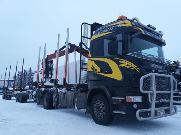 Korpikuusen Kuljetuksen Scania R620 
Korpikuusen Kuljetus Oy:n Scania R620 puutavarayhdistelmä.
Avainsanat: Korpikuusi Scania R620 ABC Hirvaskangas