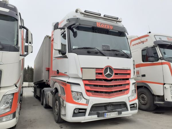 Korsun MB 2651 Actros
Korsu Oy:n MB 2651 Actros puoliperävaunuyhdistelmä.
Avainsanat: Korsu MB 2651 Actros ABC Hirvaskangas