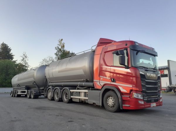 Korsun Scania R650
Korsu Oy:n Scania R650 säiliöyhdistelmä.
Avainsanat: Korsu Scania R650