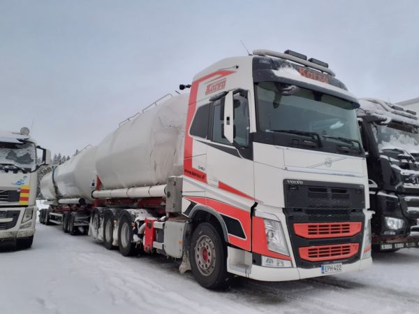 Korsun Volvo FH
Korsu Oy:n Volvo FH säiliöyhdistelmä.
Avainsanat: Korsu Volvo FH ABC Hirvaskangas