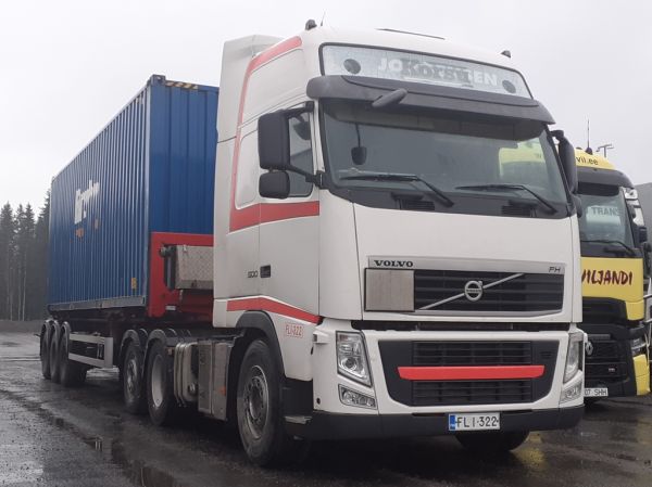 Korsun Volvo FH500
Korsu Oy:n Volvo FH500 puoliperävaunuyhdistelmä.
Avainsanat: Korsu Volvo FH500 ABC Hirvaskangas